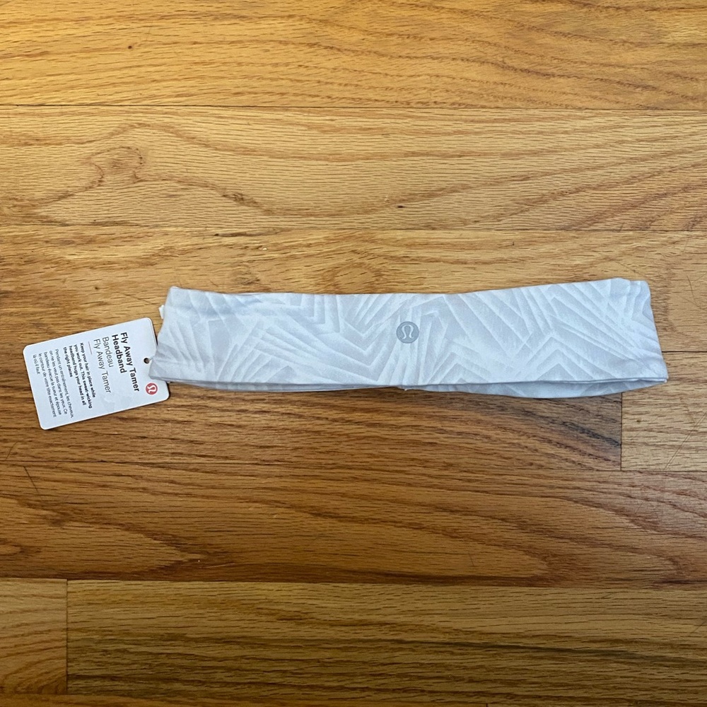 Lululemon Fly Away Tamer Headband II *Luxtreme
CAWM